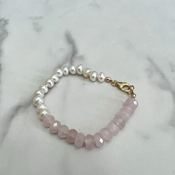 Pearl and Rose Quartz Hand Knotted Beaded Bracelet Gold Filled Clasp - Picture 3 of 9